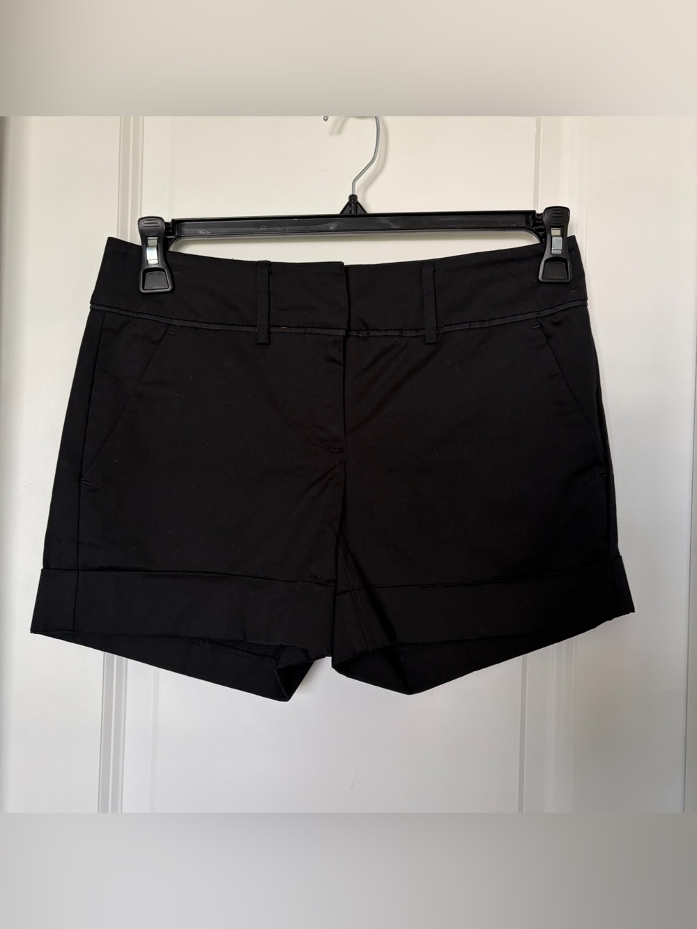 Tailored Cuffed Women's Shorts in Black
Size 0